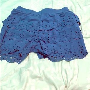 jrs blue flower ruffle shorts